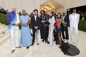 Read more about the article Lewis Hamilton bought a Met Gala table for emerging Black fashion designers.