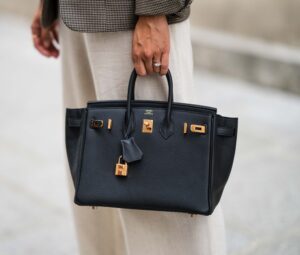 Read more about the article Hermès Faces Lawsuit Over Alleged Birkin Bag Sales Practices