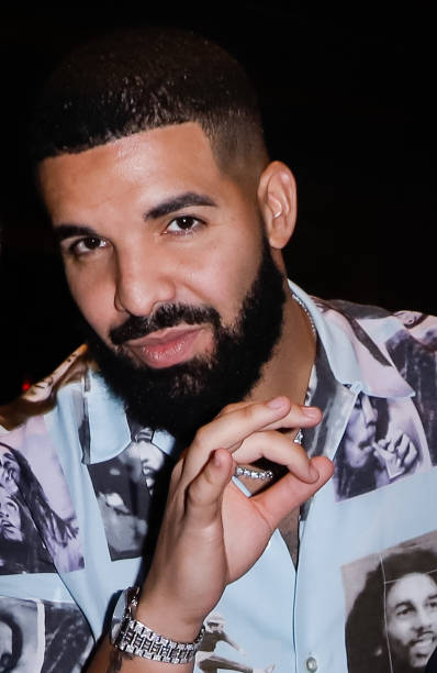 You are currently viewing Drake Grants $25,000 Gift to Pregnant Fan Who Playfully Asks Him to Be Her “Rich Baby Daddy”