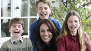 Read more about the article Kate Middleton Admits to Editing Family Photo: What Happened?