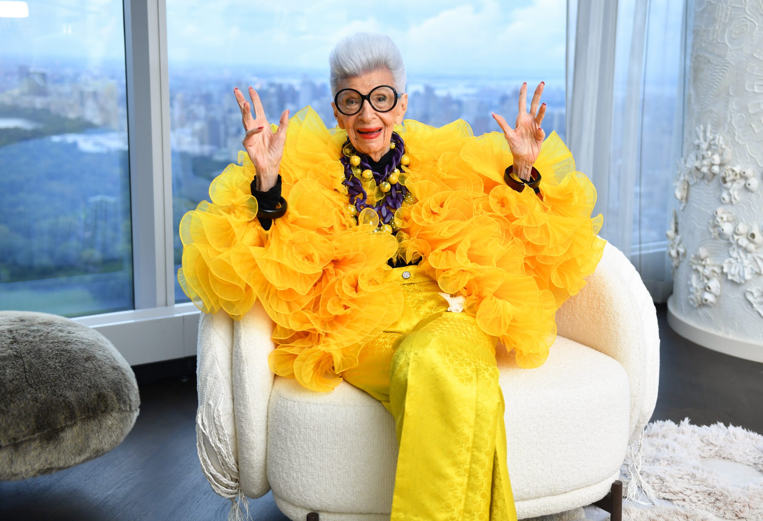 You are currently viewing Remembering a Style Legend: Fashion Icon Iris Apfel Dies at 102