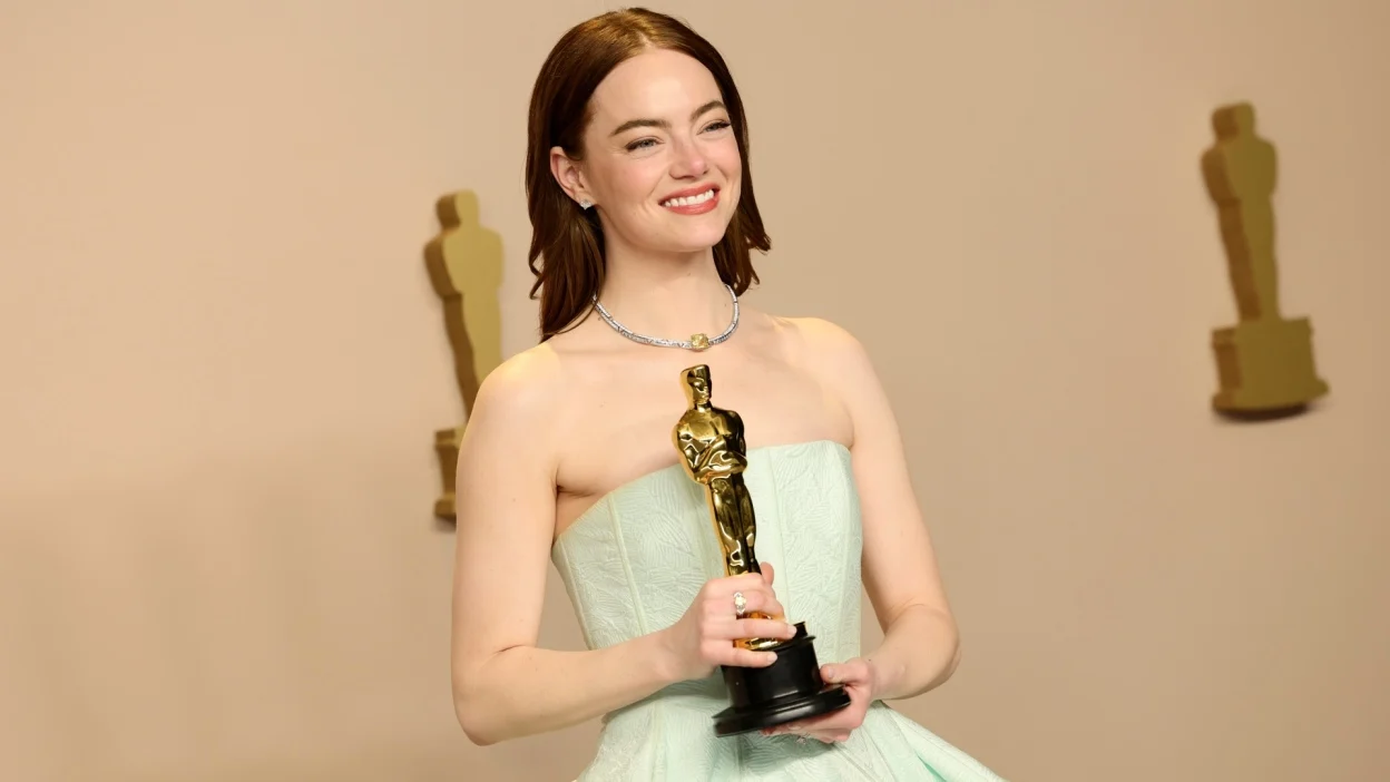You are currently viewing Emma Stone’s Oscar Win Celebrates a Stellar Performance Amidst a Clichéd Character