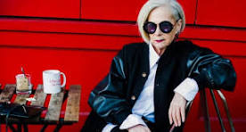 You are currently viewing Embracing Age: Lyn Slater Challenges Fashion Stereotypes