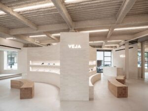 Read more about the article Veja Unveils Its Inaugural London Boutique, Embracing Sustainability in Style