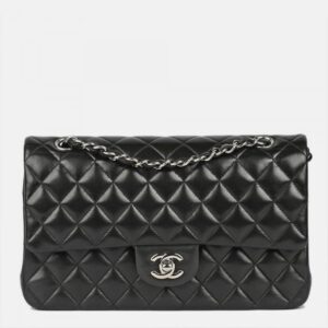 Read more about the article Chanel’s Medium Flap Bag Surpasses 10,000 Euros Mark Amid Controversy