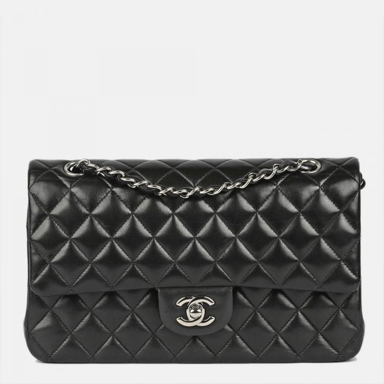 You are currently viewing Chanel’s Medium Flap Bag Surpasses 10,000 Euros Mark Amid Controversy