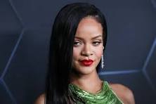 You are currently viewing Rihanna Embraces Fashion as Personal ‘Rediscovery’ Post-Children