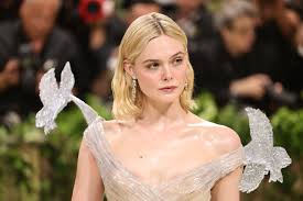 Read more about the article Elle Fanning’s Transparent Dress: A Fashion Legacy