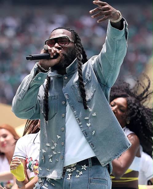 You are currently viewing Burna Boy Continues to Fly Nigeria’s Flag on the Global Stage