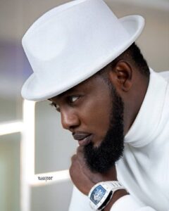 Read more about the article AY Comedian Apologises to UK Fans After Cardiff Show Disruption, Calls for Ticket Refunds